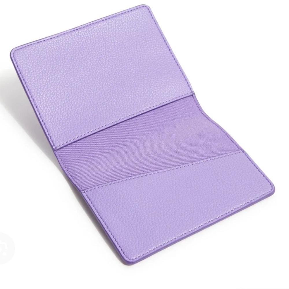 NWT Vera Bradley Passport Cover. Faux Leather. Cotswolds Dahlia Purple - Picture 2 of 6